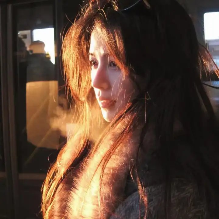 男生女生向前冲